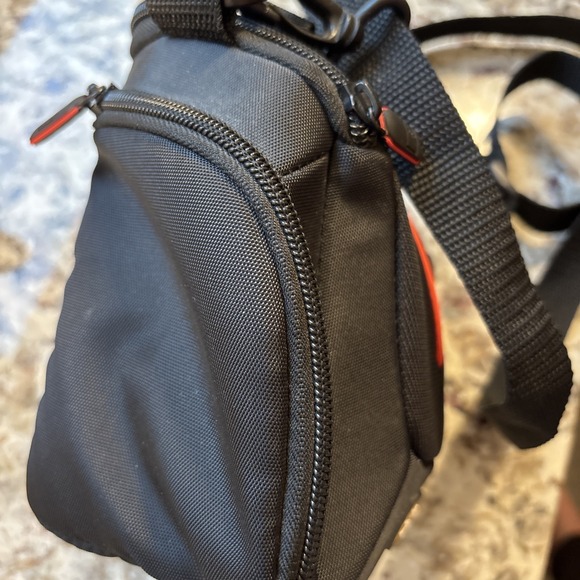 Case Logic Padded Digital Camera Case W/ 3 Zippered Pockets Shoulder Strap - Picture 4 of 8